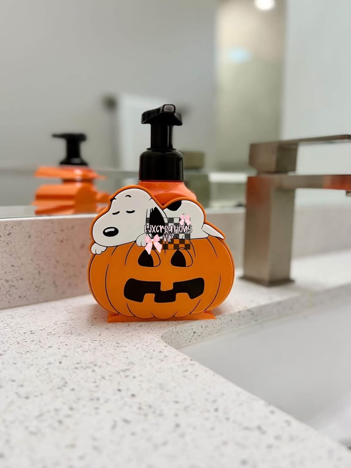 Snoop B&BW soap holder